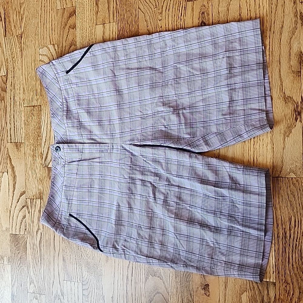 (10) Cutter & Buck Golf Bermuda Short Plaid Athleisure Athletic Vacation Sporty